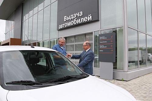 13 кузбассовцев, пострадавших на производстве получили автомобили