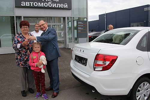 13_kuzbassovcev_postradavshikh_na_proizvodstve_poluchili_avtomobili