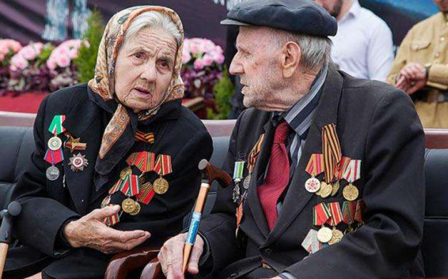 Инвалиды и участники Великой Отечественной войны в апреле получат выплаты