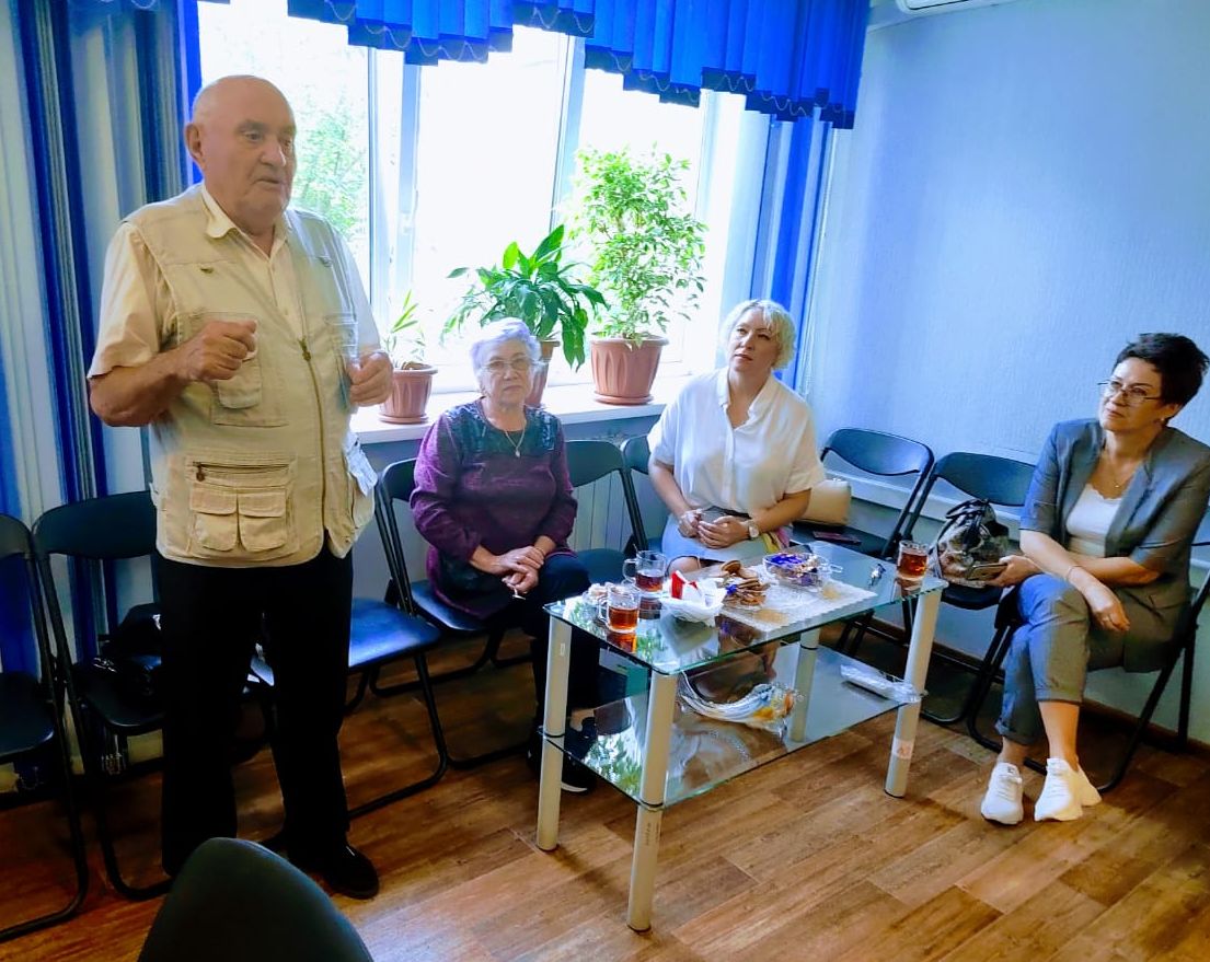 В Центре общения старшего поколения в Новокузнецке прошла встреча, посвященная главному профессиональному празднику Кузбасса – Дню шахтера