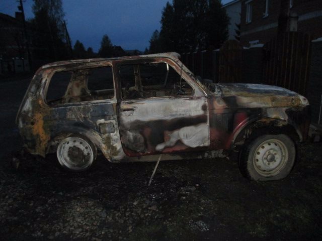 Житель Калтана поджигал автомобили знакомых, чтобы «напомнить» им о долгах