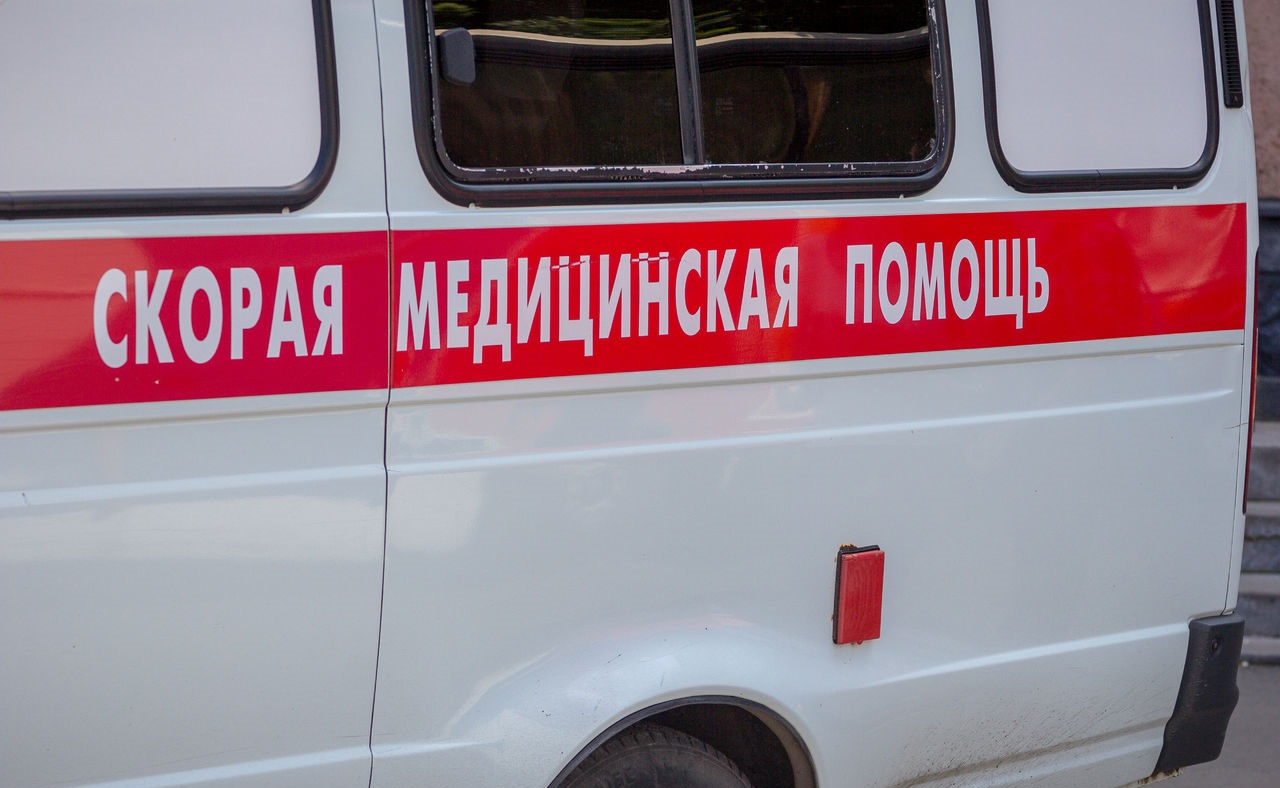 Пьяный подросток в Новокузнецке сломал спину при падении из окна