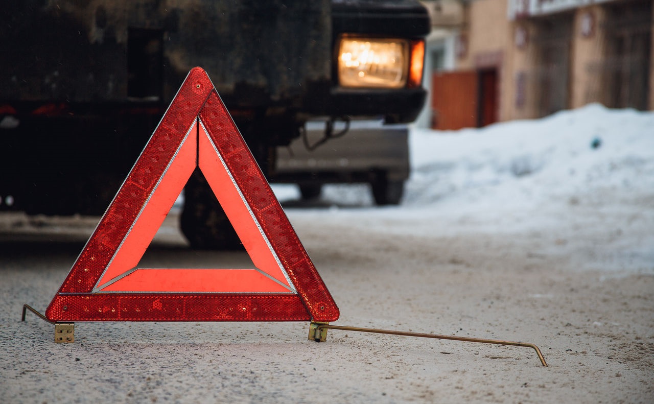 Три школьницы получили травмы при наезде автомобилей в Новокузнецке